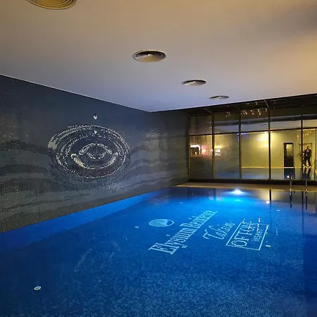 Perfect Taksim, 2 Bedroom, Pool, Gym, Sauna Apartman