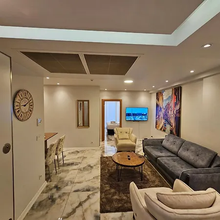 Perfect Taksim, 2 Bedroom, Pool, Gym, Sauna Apartment *