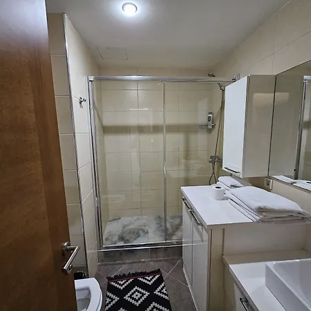 Perfect Taksim, 2 Bedroom, Pool, Gym, Sauna Κωνσταντινούπολη