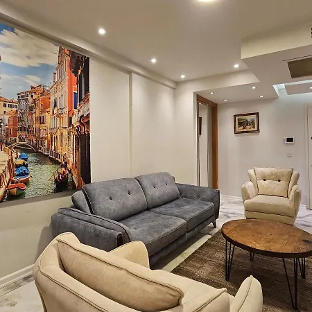 Perfect Taksim, 2 Bedroom, Pool, Gym, Sauna Lägenhet Istanbul