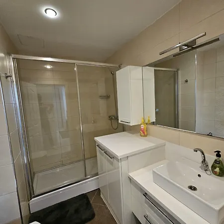 Perfect Taksim, 2 Bedroom, Pool, Gym, Sauna Lägenhet